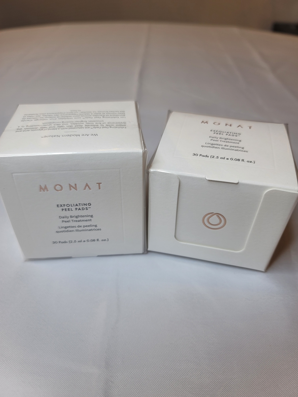 MONAT Exfoliating Peel Pads - White Packaging